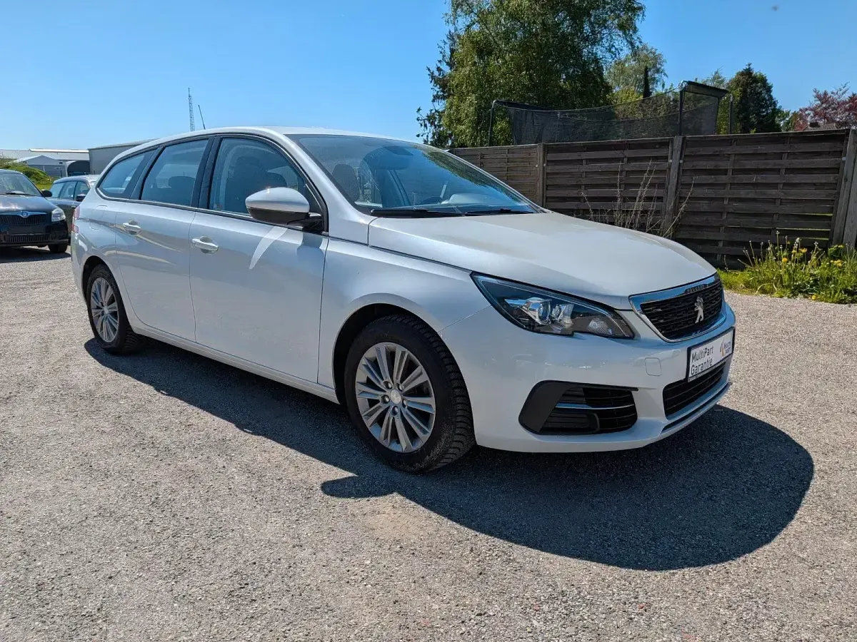 Gebraucht Peugeot 308 Active 131 PS (96 kW) 2019 Weiß Kombi