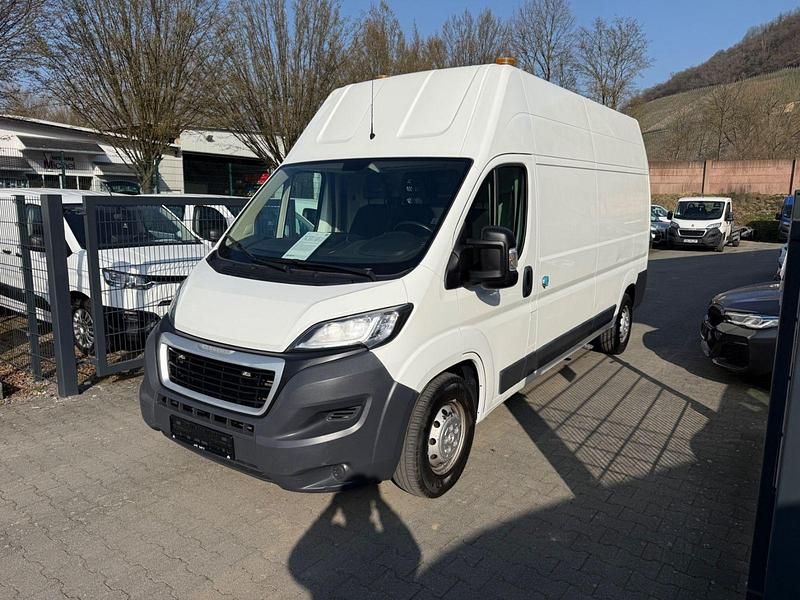 Gebraucht Peugeot Boxer 163 PS (119 kW) 2018 Weiß Van
