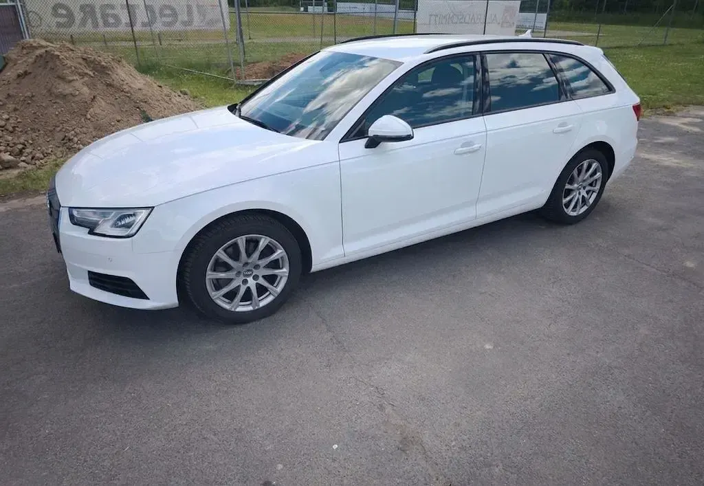Gebraucht Audi A4 150 PS (110 kW) 2017 Weiß Kombi