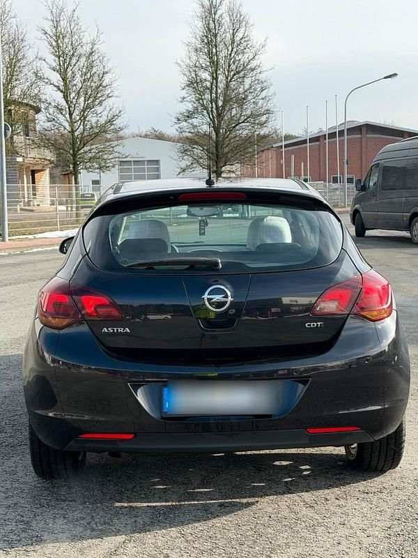 Gebraucht Opel Astra 110 PS (80 kW) 2010 Schwarz Kleinwagen