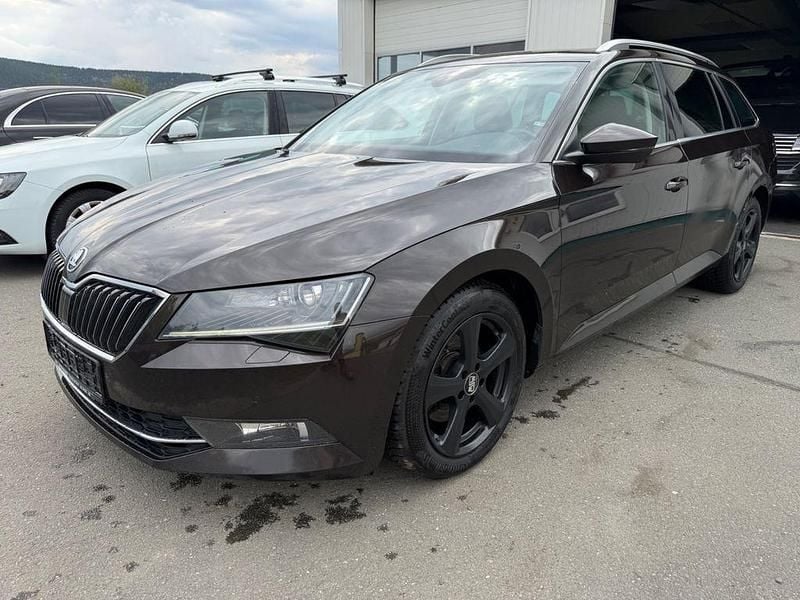 Usado Skoda Superb Style 190 HP (139 kW) 2016 Castanho Carrinha