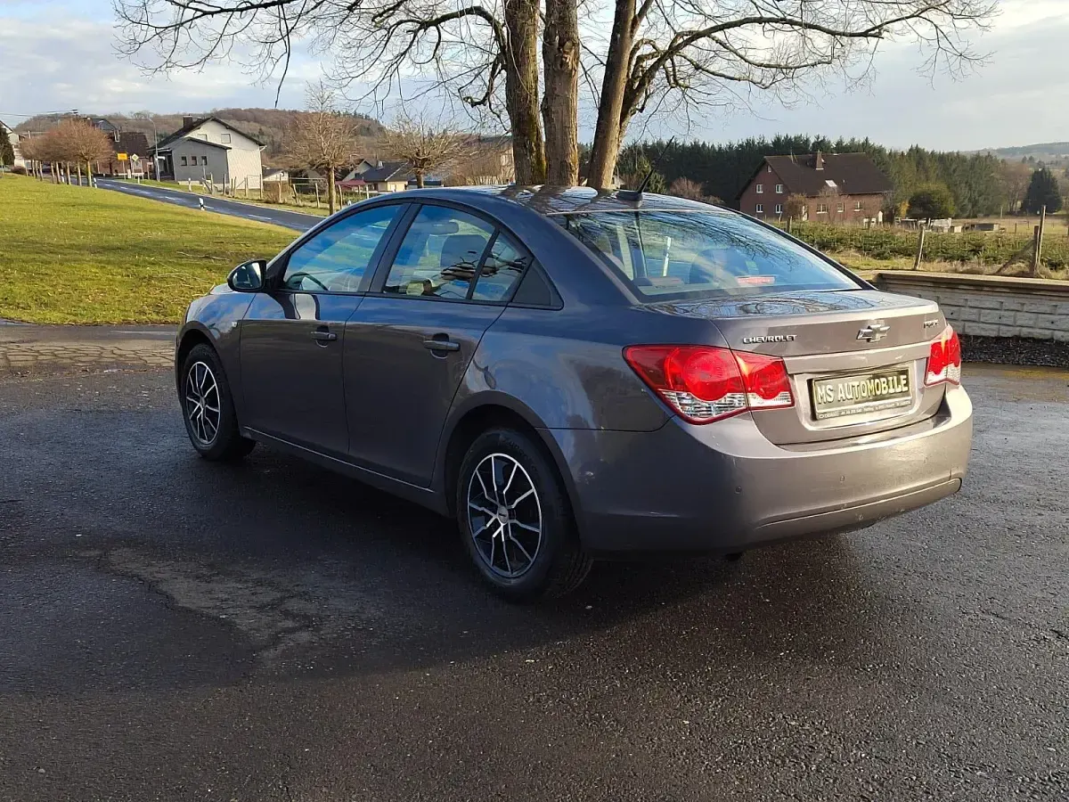 Gebraucht Chevrolet Cruze LT 160 PS (117 kW) 2012 Grau Limousine