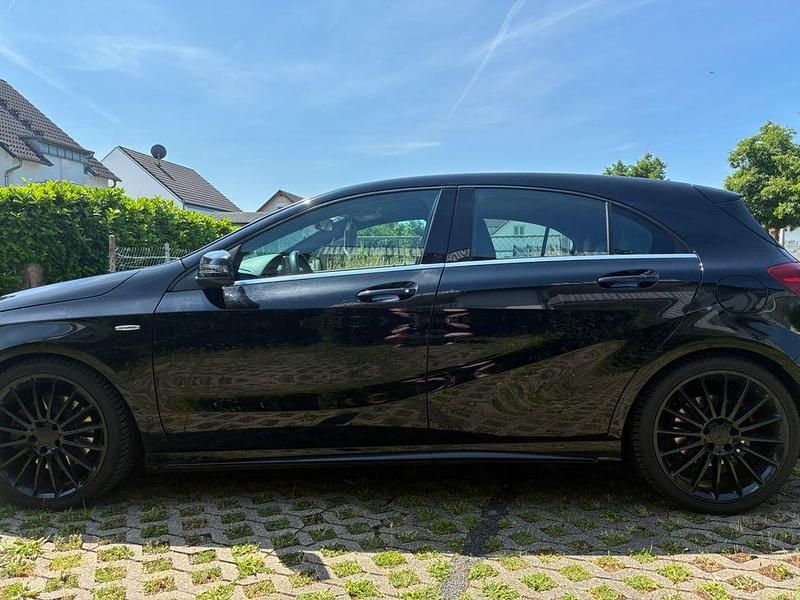 Gebraucht Mercedes A250 218 PS (160 kW) 2016 Schwarz Limousine