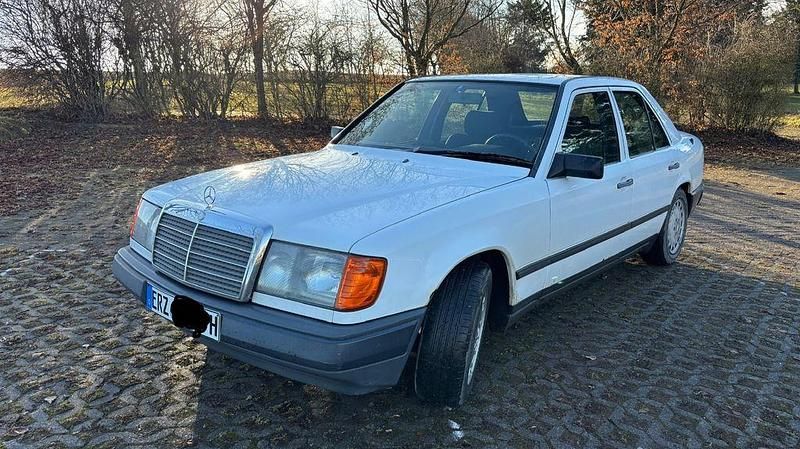Gebraucht Mercedes 200 72 PS (52 kW) 1987 Weiß Limousine