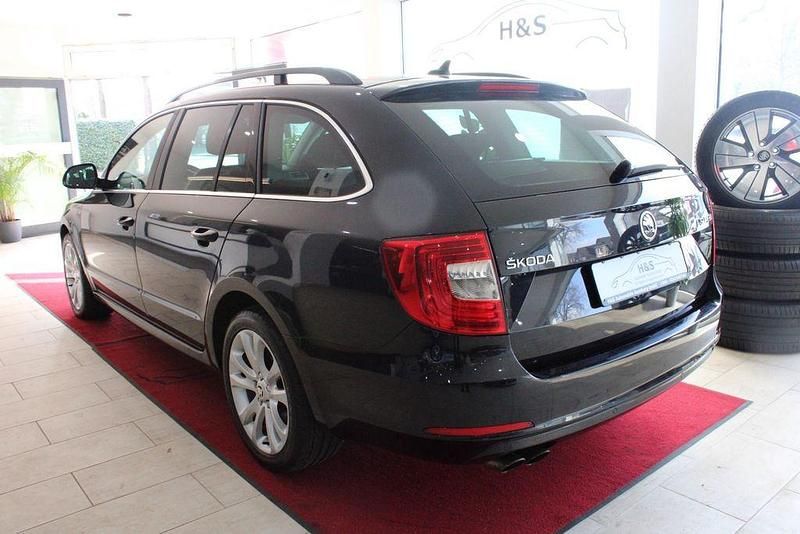 Gebraucht Skoda Superb 170 PS (125 kW) 2014 Schwarzmagic perleffekt Kombi