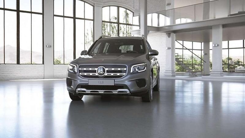 Mountaingrau met. Gebraucht 2022 Mercedes GLB180 SUV | 34.900 € (Fairer Preis) - Bild 1/4