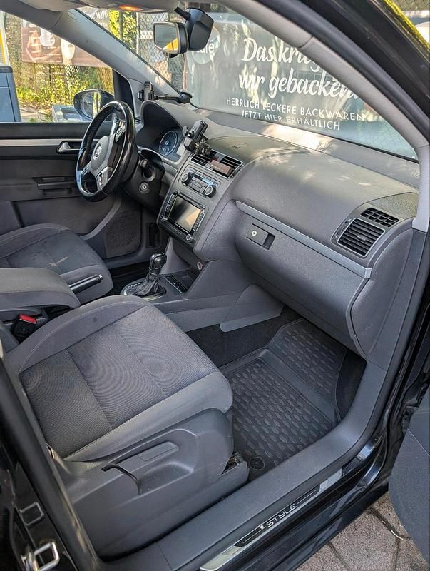 Gebraucht VW Touran 2012 Schwarz Van / Kleinbus