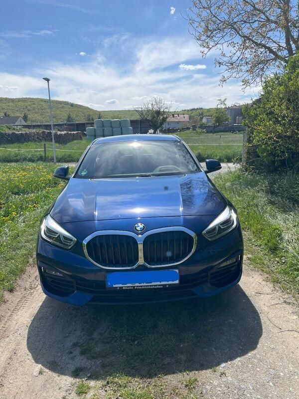 Blau Gebraucht 2020 BMW 118 Kleinwagen | 18.190 € - Bild 1/4