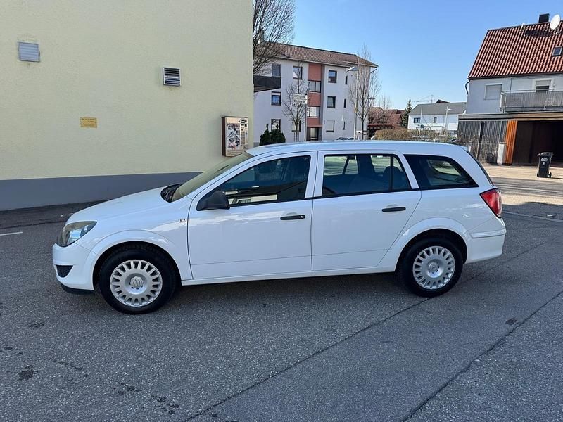 Gebraucht Opel Astra 110 PS (80 kW) 2010 Weiß Kombi