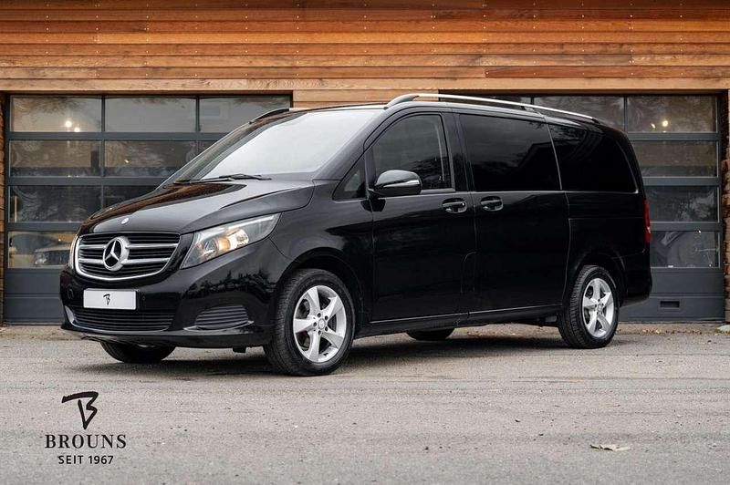 Obsidianschwarz metallic Gebraucht 2016 Mercedes V200 Van / Kleinbus | 27.750 € (Superpreis) - Bild 1/4