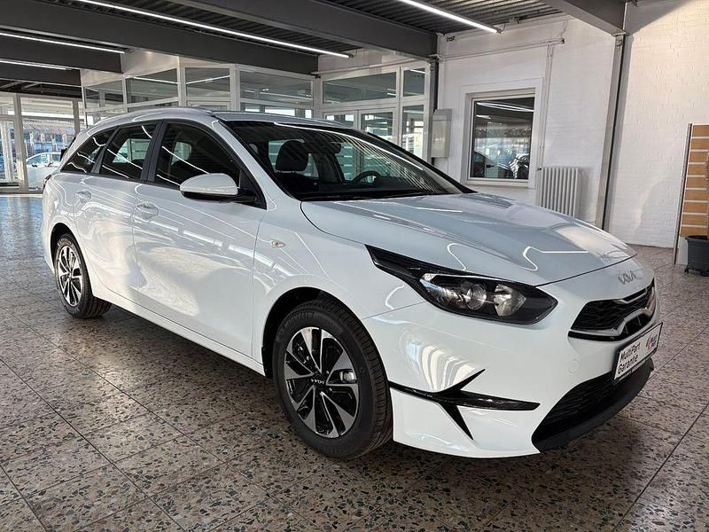 Neu Kia Ceed Sportswagon 140 PS (102 kW) 2025 Weiß Kombi