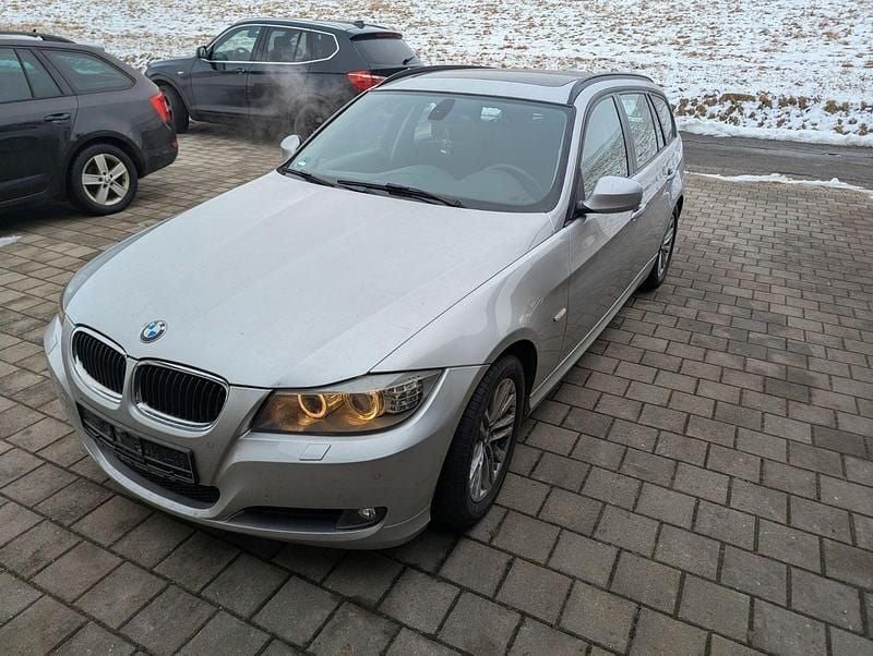 Gebraucht BMW 318 143 PS (105 kW) 2010 Silber Kombi