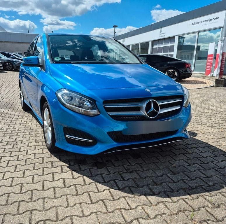 Blau Gebraucht 2015 Mercedes B180 Van / Kleinbus | 12.500 € (Guter Preis) - Bild 1/4