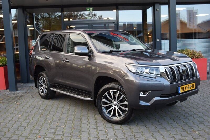 Grau Gebraucht 2021 Toyota Land Cruiser SUV | 54.444 € - Bild 1/4