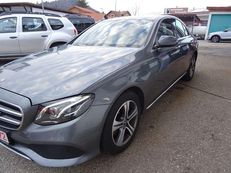 Gebraucht Mercedes E220 194 PS (142 kW) 2019 Grau Limousine