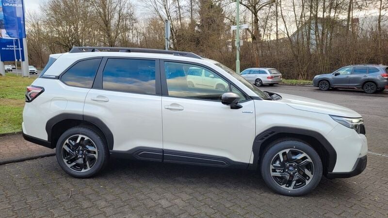 Gebraucht Subaru Forester Active 136 PS (100 kW) 2025 Crystal white pearl SUV