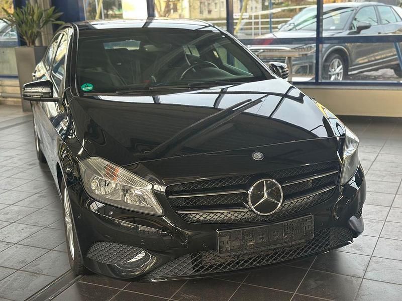 Schwarz Gebraucht 2015 Mercedes A180 Limousine | 9.999 € (Guter Preis) - Bild 1/4