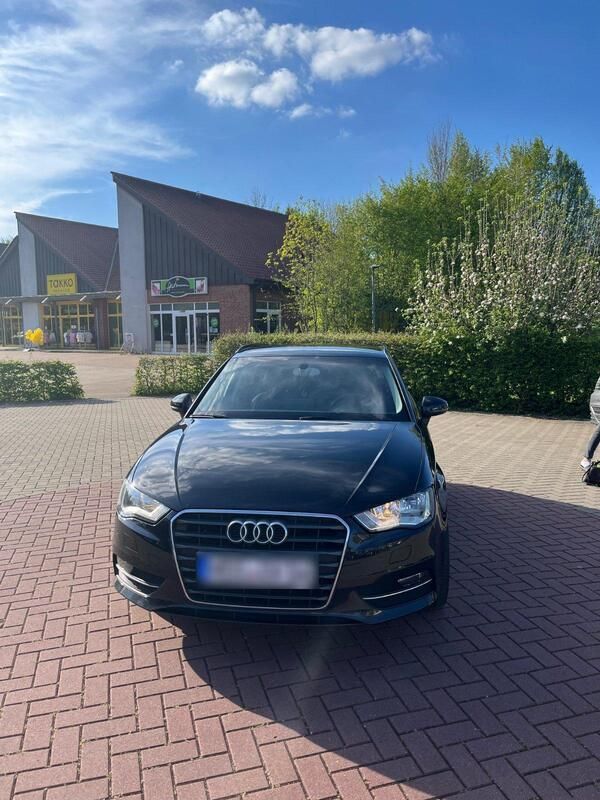 Schwarz Gebraucht 2013 Audi A3 Sportback Limousine | 9.990 € (Etwas zu teuer) - Bild 1/4