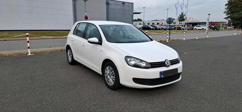 Weiß Gebraucht 2009 VW Golf VI Comfortline Limousine | 5.400 € (Fairer Preis) - Bild 1/4