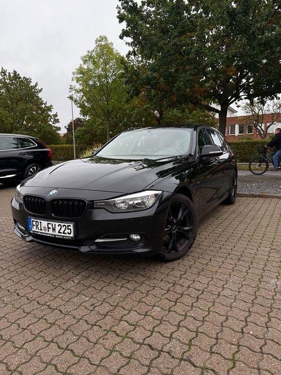 Schwarz Gebraucht 2013 BMW 318 Sport Line Kombi | 5.000 € (Guter Preis) - Bild 1/4