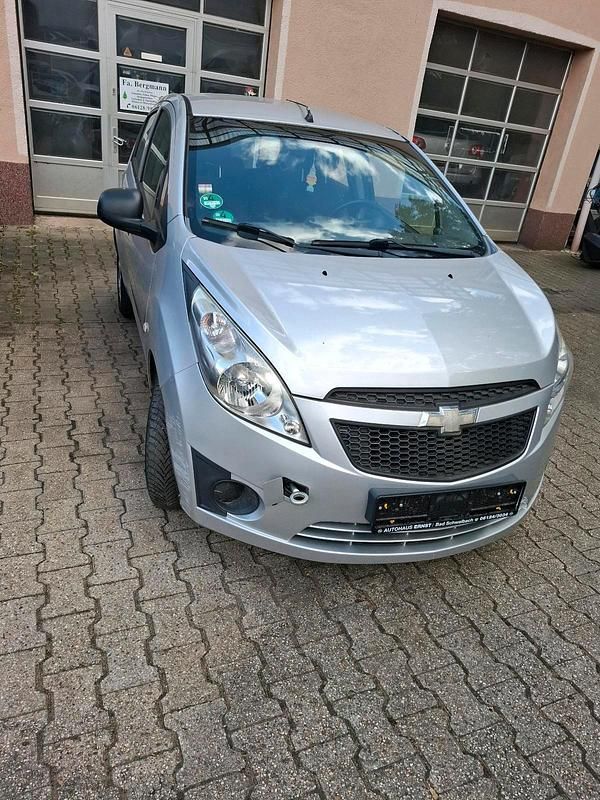 Grau Gebraucht 2012 Chevrolet Spark Kleinwagen | 2.250 € (Fairer Preis) - Bild 1/4
