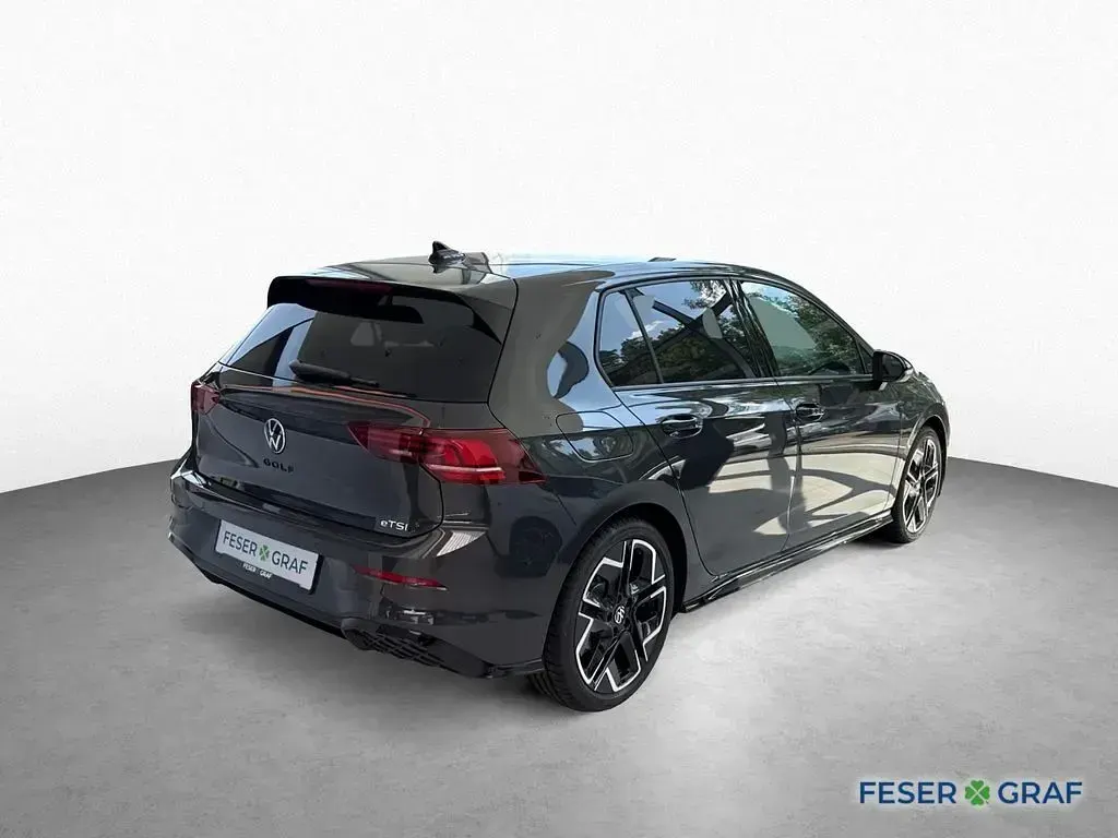 Gebraucht VW Golf VIII R-line 150 PS (110 kW) 2025 Uranograu Limousine