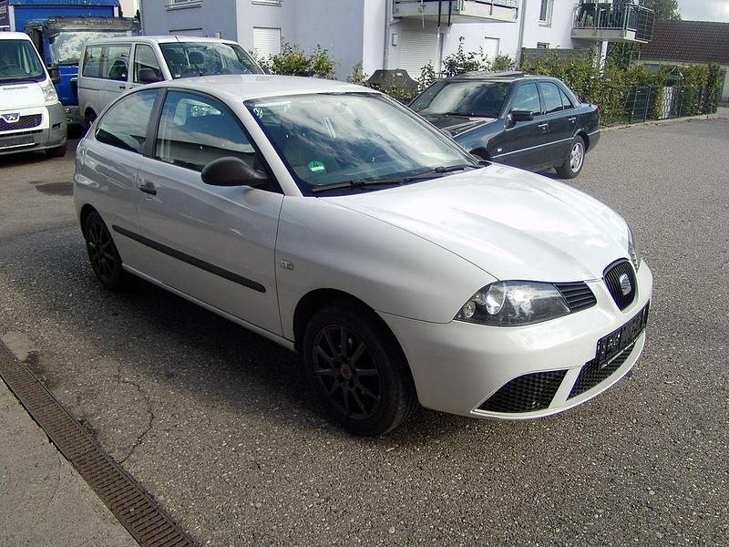 Weiß Gebraucht 2008 Seat Ibiza Limousine | 700 € (Superpreis) - Bild 1/4