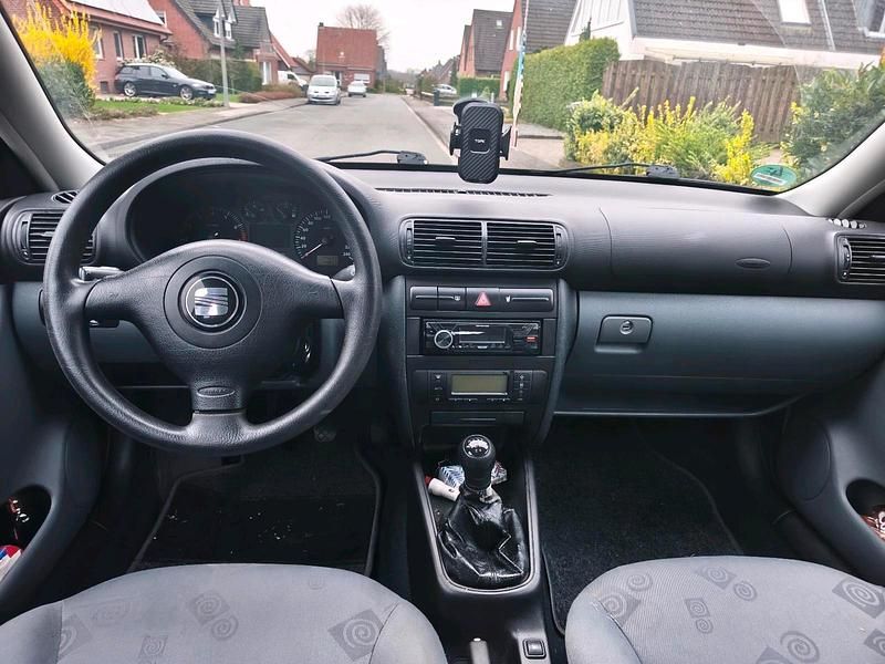 Usata Seat Leon 105 CV (77 kW) 2000 Argento Utilitaria