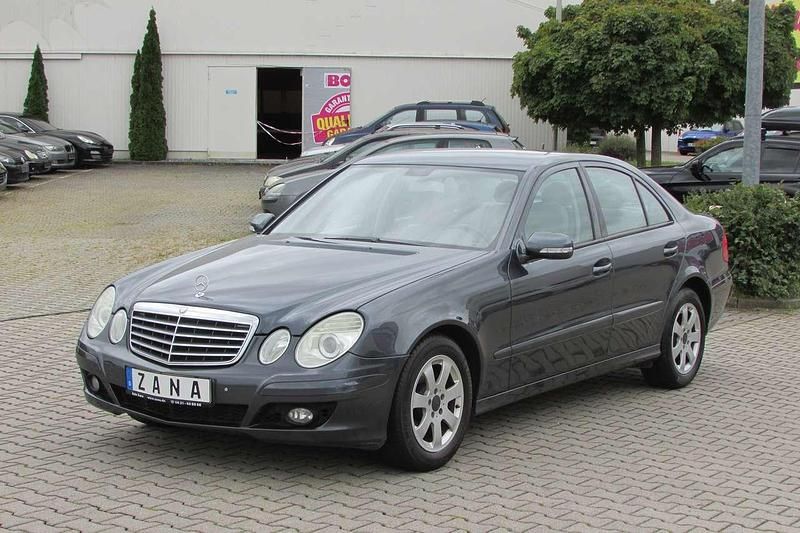 Grau Gebraucht 2008 Mercedes E220 Elegance Limousine | 4.999 € (Fairer Preis) - Bild 1/4