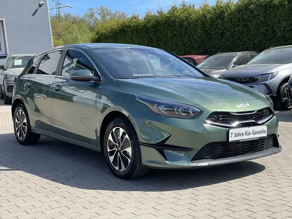 Neu Kia Ceed 140 PS (102 kW) 2025 Grün Kleinwagen