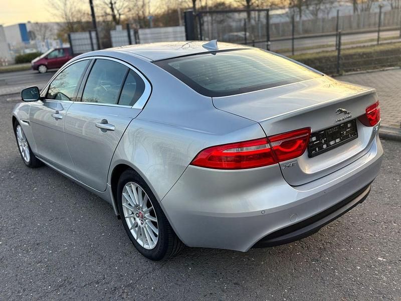 Gebraucht Jaguar XE Prestige 163 PS (119 kW) 2017 Silber Limousine