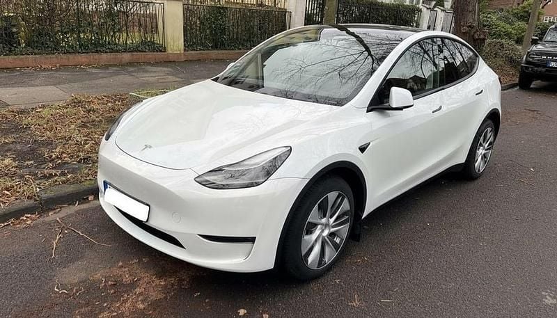 Weiß Gebraucht 2023 Tesla Model Y SUV | 37.400 € (Fairer Preis) - Bild 1/4