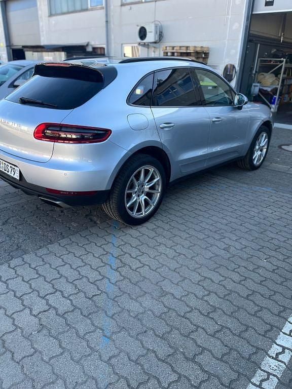 Second-hand Porsche Macan 252 CP (185 kW) 2018 Argintiu SUV