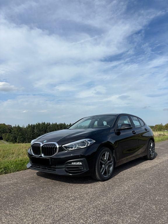 Schwarz Gebraucht 2019 BMW 118 M Sport Kleinwagen | 19.300 € (Guter Preis) - Bild 1/4
