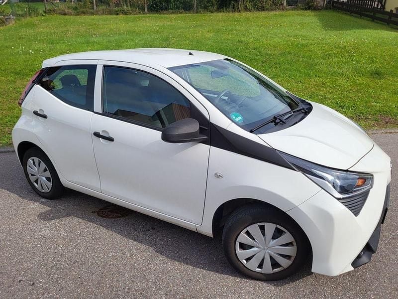 Weiß Gebraucht 2019 Toyota Aygo Kleinwagen | 6.990 € (Guter Preis) - Bild 1/4