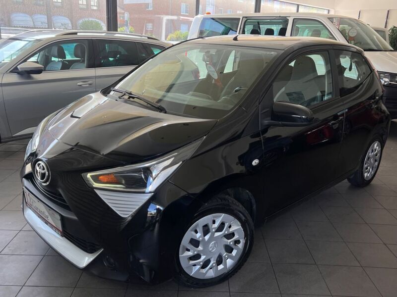 Schwarz Gebraucht 2018 Toyota Aygo X-play Kleinwagen | 8.490 € (Fairer Preis) - Bild 1/4