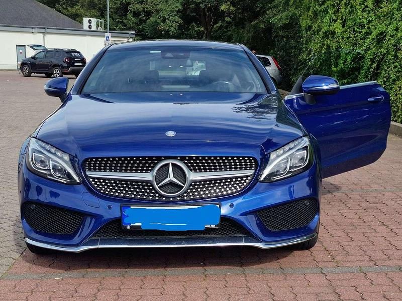 Blau Gebraucht 2016 Mercedes C300 AMG line Coupé | 27.000 € (Fairer Preis) - Bild 1/4