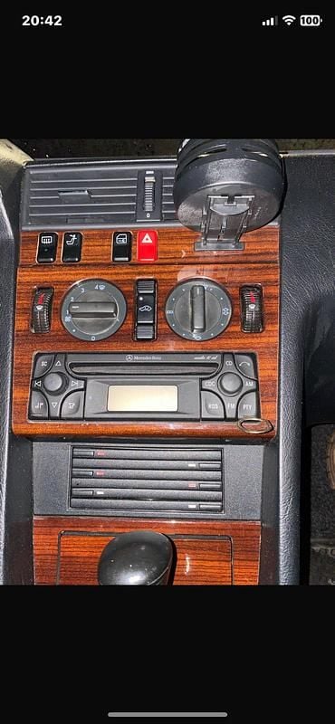 Gebraucht Mercedes C180 Elegance 122 PS (89 kW) 1993 Andere farben Limousine