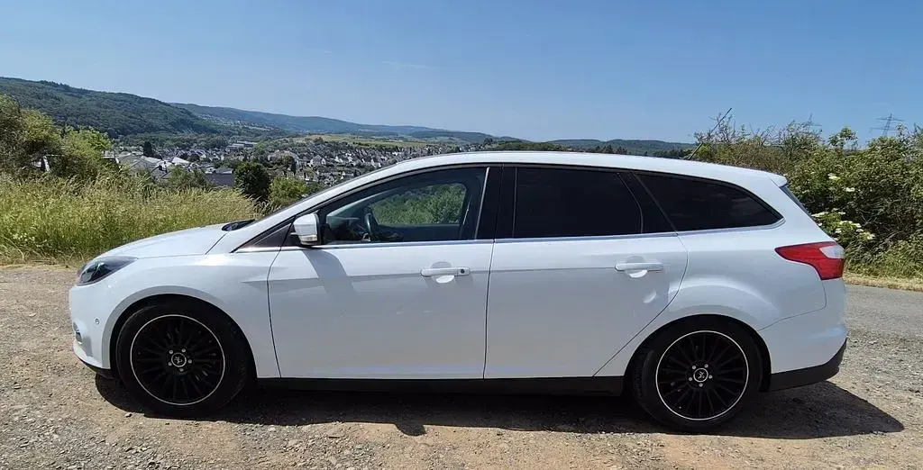 Gebraucht Ford Focus Titanium 150 PS (110 kW) 2011 Weiß Limousine