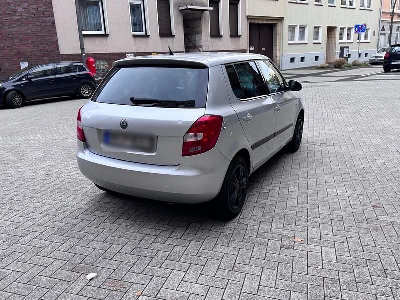 Grau Gebraucht 2009 Skoda Fabia Kombi | 1.750 € (Fairer Preis) - Bild 1/4