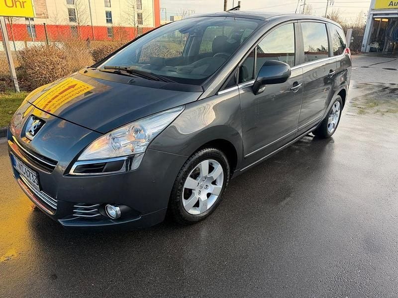 Grau Gebraucht 2011 Peugeot 5008 Business-Line Limousine | 4.990 € (Guter Preis) - Bild 1/4
