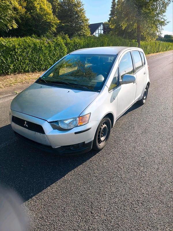 Silber Gebraucht 2009 Mitsubishi Colt Kleinwagen | 900 € (Guter Preis) - Bild 1/4