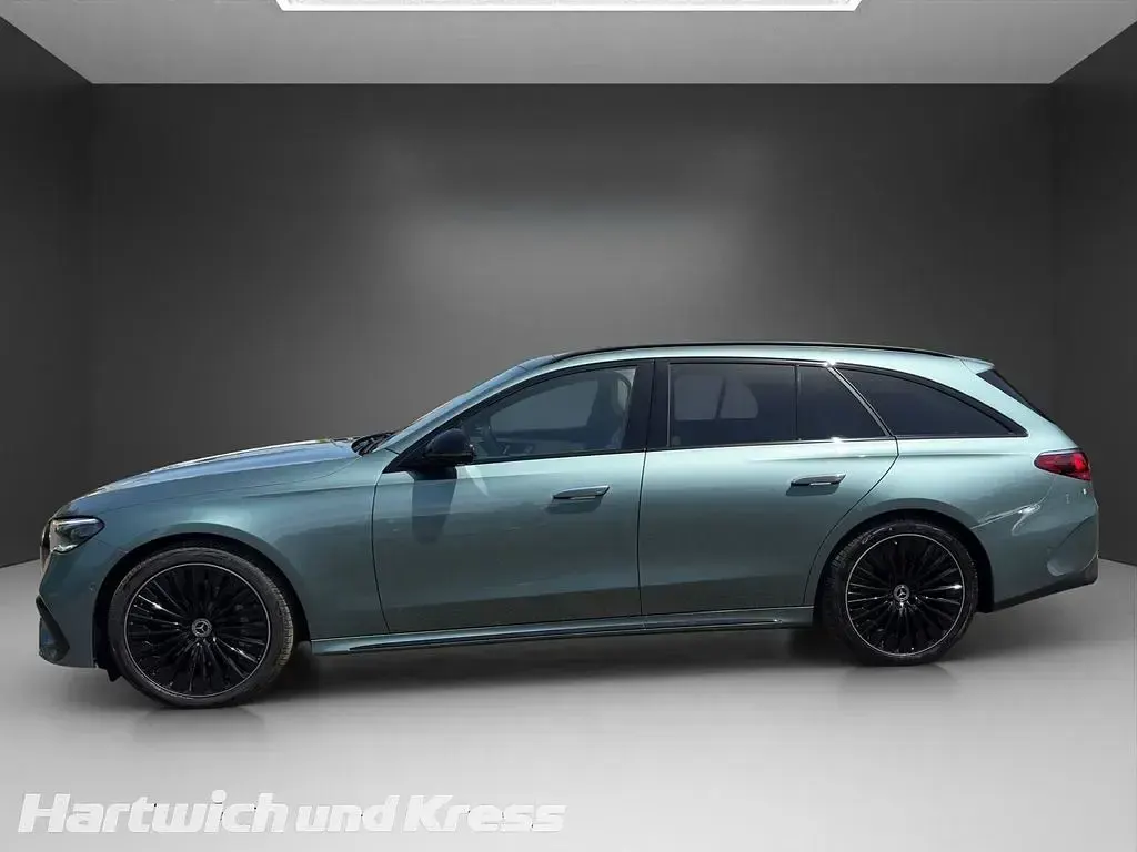 Gebraucht Mercedes E200 AMG Line Premium Plus 227 PS (166 kW) 2024 Verdesilber  lack Kombi