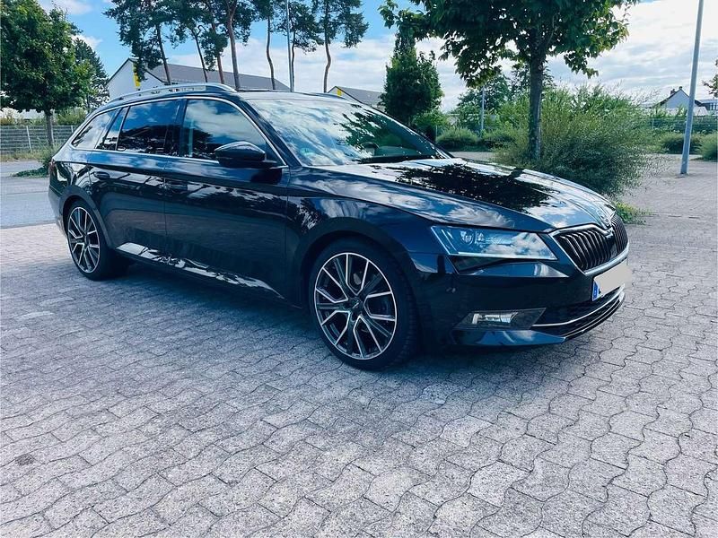 Schwarz Gebraucht 2017 Skoda Superb Style Kombi | 21.500 € (Etwas zu teuer) - Bild 1/4