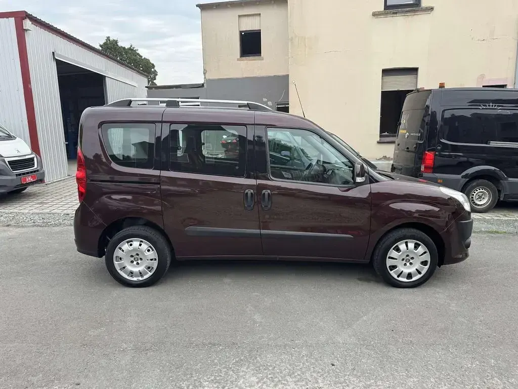Gebraucht Fiat Doblò Dynamic 95 PS (69 kW) 2010 Rot Van / Kleinbus