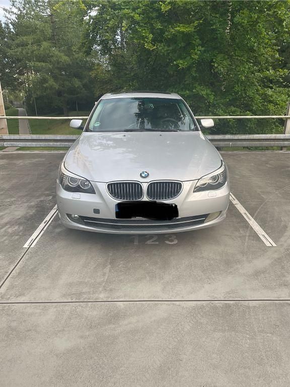 Grau Gebraucht 2008 BMW 528 Limousine | 3.500 € - Bild 1/4