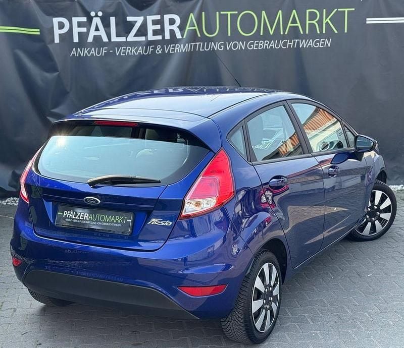 Gebraucht Ford Fiesta 82 PS (60 kW) 2014 Blau Kleinwagen