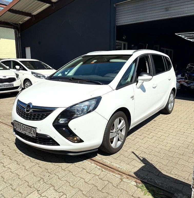 Schneeweiss Gebraucht 2016 Opel Zafira Tourer drive Van / Kleinbus | 9.700 € (Fairer Preis) - Bild 1/4