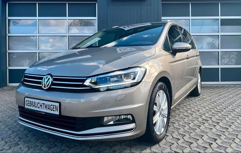 Gebraucht VW Touran Highline 150 PS (110 kW) 2016 Gold Van / Kleinbus