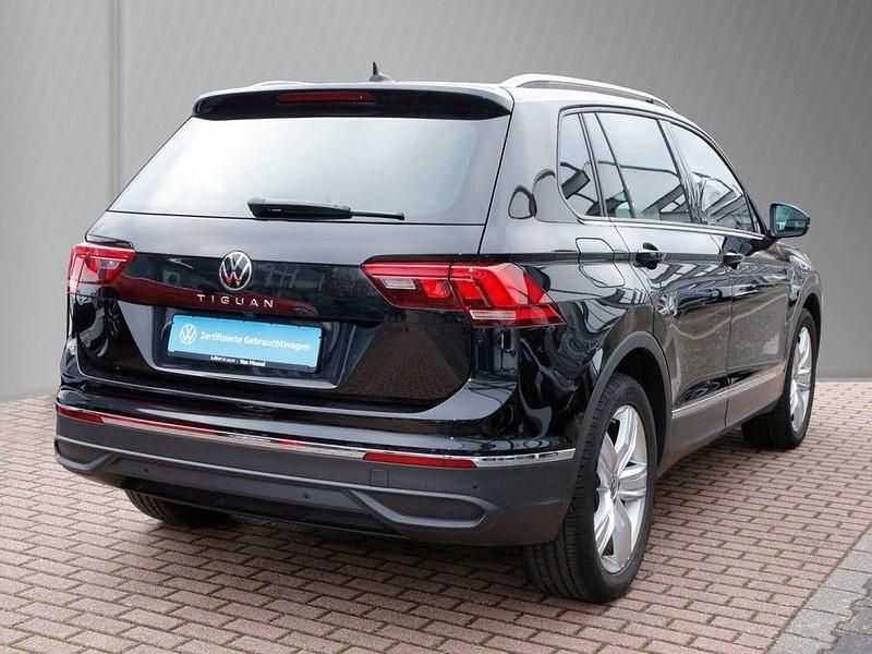 Gebraucht VW Tiguan Active 150 PS (110 kW) 2022 Deep black perleffekt SUV